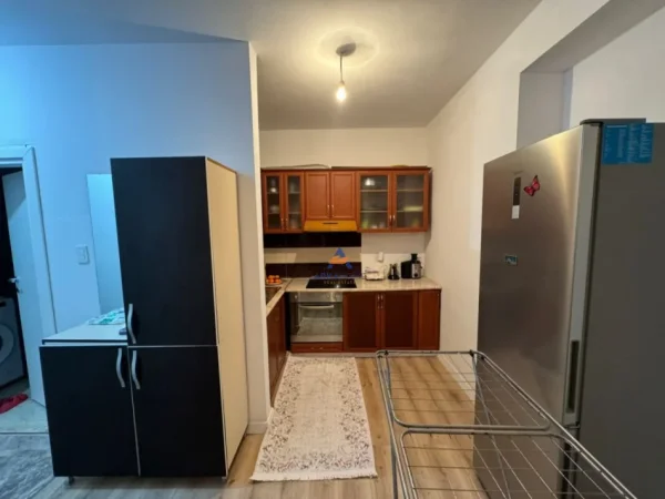 Tirane, shitet apartament 1+1+Ballkon Kati 2, 54 m² (KOMPLEKSI FRATARI, UNAZA E RE)
