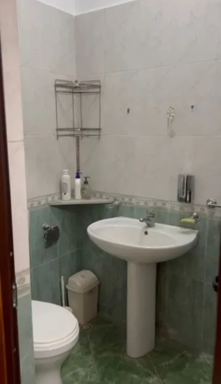Tirane, jap me qera apartament 2+1+Ballkon Kati 4, 115 m² 600 € (Don Bosko)