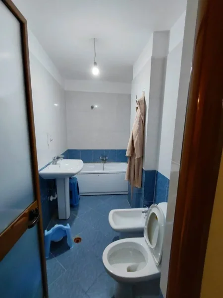 Tirane, jepet me qera apartament 2+1+Ballkon Kati 6, 90 m² 450 € (ASTIR)