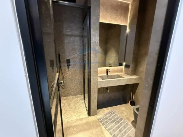 JEPET ME QERA APARTAMENT 3+1+2 TEK TIRANA GARDEN BUILDING