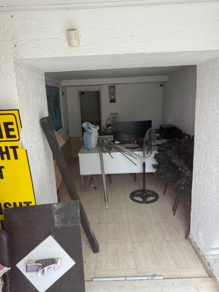 Tirane, jepet me qera dyqan Kati 0, 12 m² 500 € (RRUGA E DURRESIT)