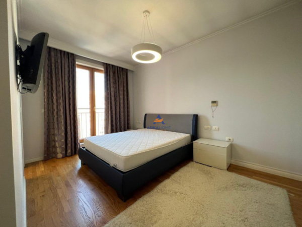Tirane, jepet me qera apartament 2+1+Ballkon Kati 7, 126 m² 1.600 € (RRUGA PJETER BOGDANI, BLLOK)