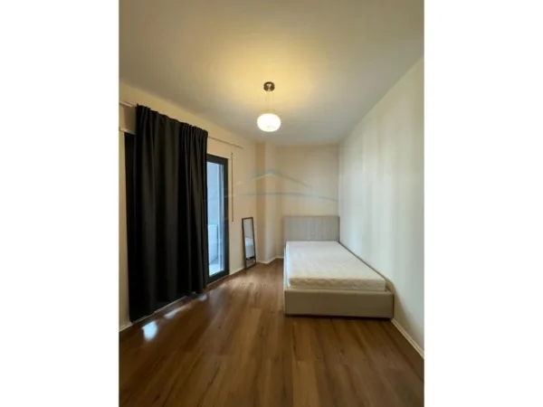 Tirane, jepet me qera apartament 2+1+Ballkon , 120 m² 800 € (Pazari i ri)