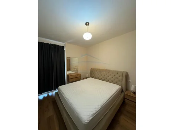 Tirane, jepet me qera apartament 2+1+Ballkon , 120 m² 800 € (Pazari i ri)