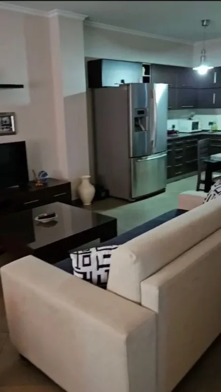 Tirane, jap me qera apartament 2+1+Ballkon Kati 7, 112 m² 740 € (Zogu i Zi)