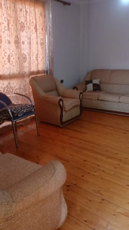 Tirane, jepet me qera apartament 1+1 Kati 4, 400 € 