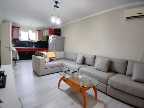 Tirane, jepet me qera apartament 2+1 Kati 1, 80 m² 500 € (brryli)