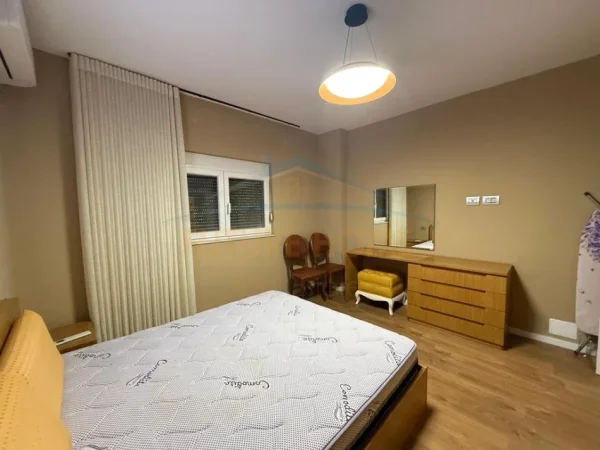 0683487469 Tirane, jepet me qera apartament 2+1 Kati 3, 110 m² 800 € (KOMUNA E PARISIT)