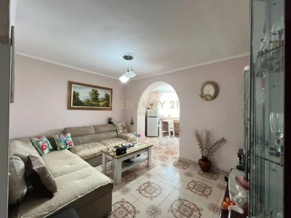 Tirane, shitet apartament 3+1+Aneks+Ballkon Kati 3, 118 m² 175.000 € (Brryli)