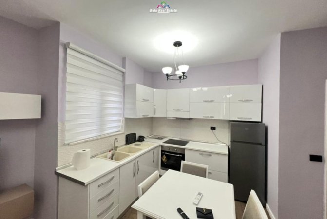 Tirane, jepet me qera apartament 1+1 Kati 1, 76 m² 600 € (prane Hotel Radisoni)