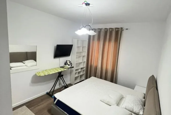 Tirane, jepet me qera apartament 1+1 Kati 1, 76 m² 600 € (prane Hotel Radisoni)