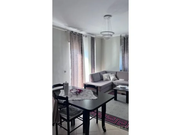 Tirane, jepet me qera apartament 1+1 Kati 4, 75 m² 500 € (Kodra e Diellit)