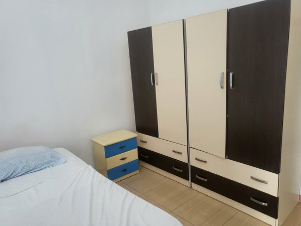 Tirane, jepet me qera apartament 1+1 Kati 1, 55 m² 250 € (Rruga Muhamed Deliu Fresku)