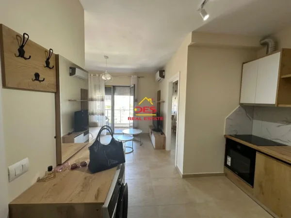 Vlore, jepet me qera apartament 1+1+Ballkon Kati 7, 65 m² 350 € (Rruga Shyqyri Ali Merka, Vlorë)