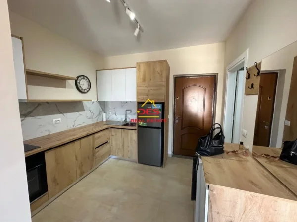 Vlore, jepet me qera apartament 1+1+Ballkon Kati 7, 65 m² 350 € (Rruga Shyqyri Ali Merka, Vlorë)