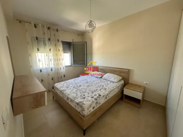 Vlore, jepet me qera apartament 1+1+Ballkon Kati 7, 65 m² 350 € (Rruga Shyqyri Ali Merka, Vlorë)