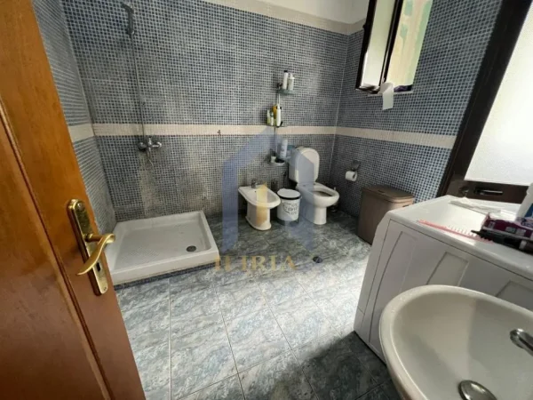 Tirane, jap me qera apartament 2+1+Ballkon Kati 2, 115 m² 700 € (Selite Universiteti Barleti)