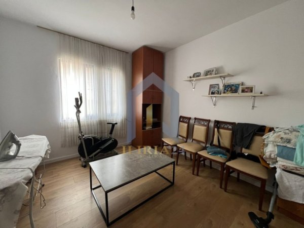 Tirane, jap me qera apartament 2+1+Ballkon Kati 2, 115 m² 700 € (Selite Universiteti Barleti)