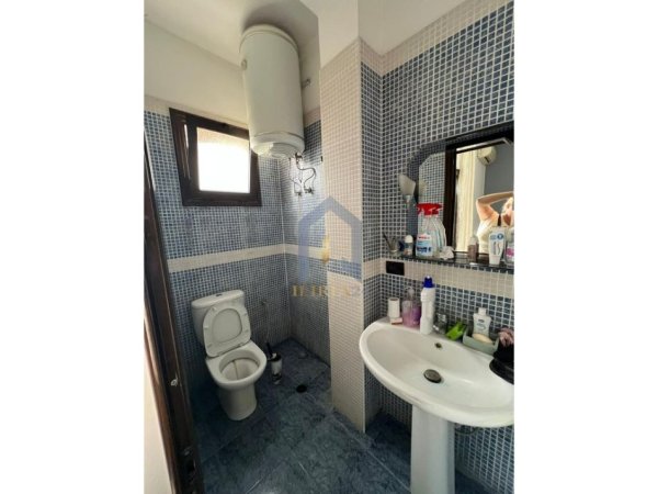 Tirane, jap me qera apartament 2+1+Ballkon Kati 2, 115 m² 700 € (Selite Universiteti Barleti)