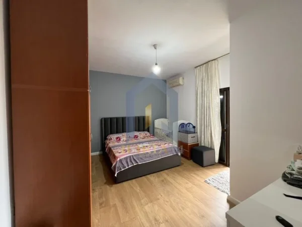 Tirane, jap me qera apartament 2+1+Ballkon Kati 2, 115 m² 700 € (Selite Universiteti Barleti)