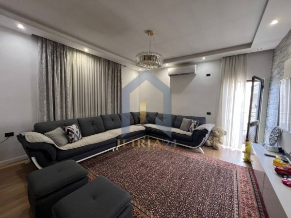 Tirane, jap me qera apartament 2+1+Ballkon Kati 2, 115 m² 700 € (Selite Universiteti Barleti)