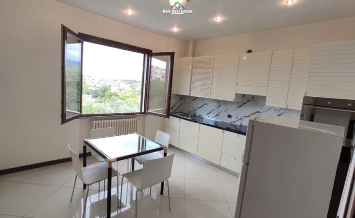 Tirane, jepet me qera apartament 1+1 Kati 2, 75 m² 450 € (prane Kopshtit Lala)