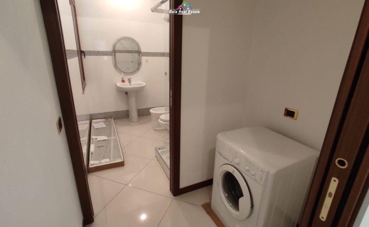Tirane, jepet me qera apartament 1+1 Kati 2, 75 m² 450 € (prane Kopshtit Lala)