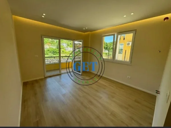 Durres, shitet apartament 1+1+Verande, Kati 3, 51 m² 95.000 € (Shkembi i Kavajes)