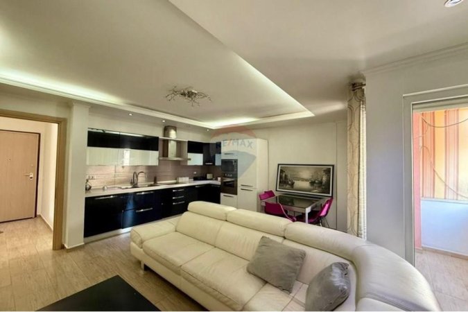 Tirane, jepet me qera apartament 2+1+Ballkon Kati 4, 92 m² 700 € 