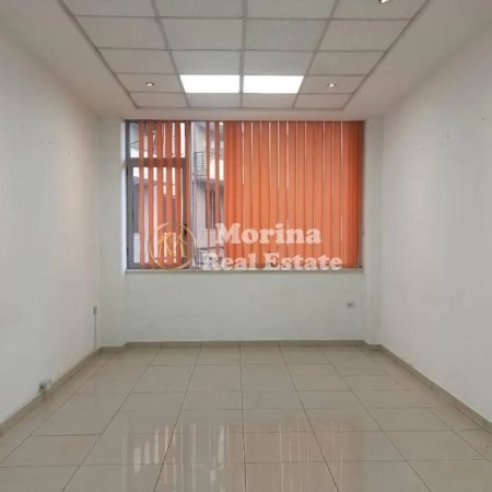 Tirane, jepet me qera ambjent biznesi Kati 1, 28 m² 300 € (Rruga e Dibres, Kompleksi Halili)
