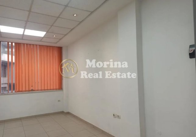 Tirane, jepet me qera ambjent biznesi Kati 1, 28 m² 300 € (Rruga e Dibres, Kompleksi Halili)