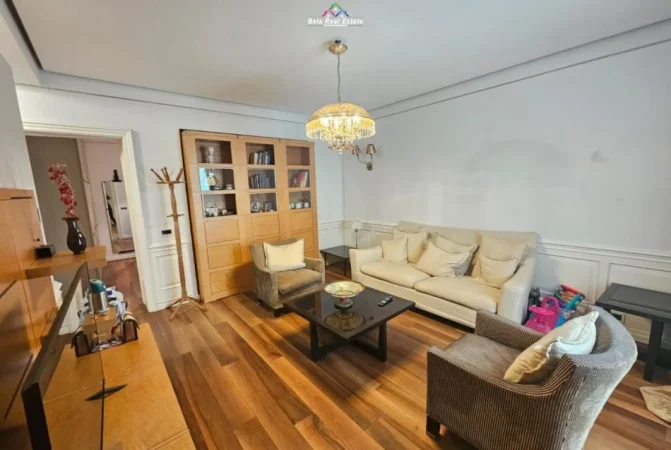 Tirane, jepet me qera apartament 1+1 Kati 2, 75 m² 600 € (prane Shkolles se Kuqe)