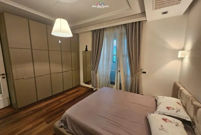 Tirane, jepet me qera apartament 1+1 Kati 2, 75 m² 600 € (prane Shkolles se Kuqe)