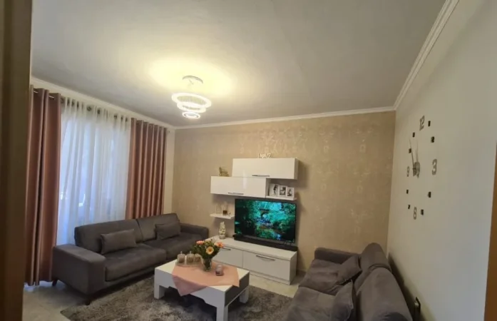 Tirane, jepet me qera apartament 1+1 Kati 5, 70 m² 550 € (rruga e dibres)