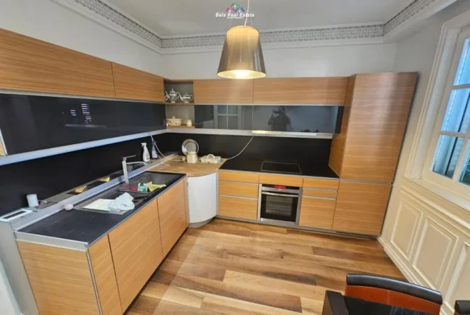 Tirane, jepet me qera apartament 1+1 Kati 2, 75 m² 600 € (prane Shkolles se Kuqe)