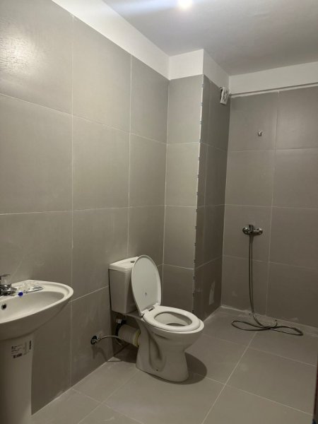 Tirane, jepet me qera apartament 2+1+Ballkon Kati 3, 111 m² 350 € (Kombinat)