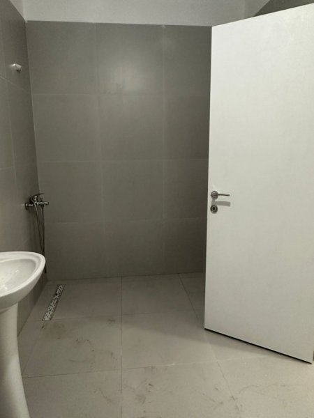 Tirane, jepet me qera apartament 2+1+Ballkon Kati 3, 111 m² 350 € (Kombinat)