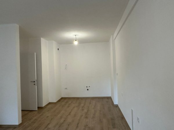Tirane, jepet me qera apartament 2+1+Ballkon Kati 3, 111 m² 350 € (Kombinat)