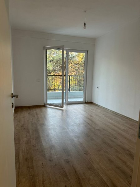 Tirane, jepet me qera apartament 2+1+Ballkon Kati 3, 111 m² 350 € (Kombinat)