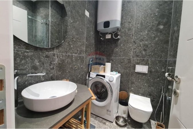 Tirane, jepet me qera apartament 1+1+Ballkon , 77 m² 1.000 € 
