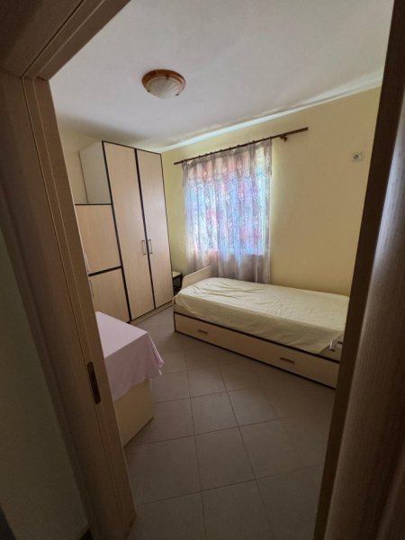 Tirane, jepet me qera apartament 3+1 Kati 5, 82 m² 350 € (Xhamllik)