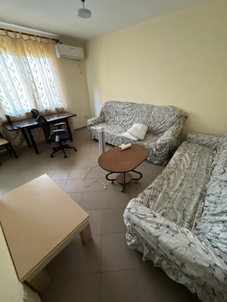 Tirane, jepet me qera apartament 3+1 Kati 5, 82 m² 350 € (Xhamllik)