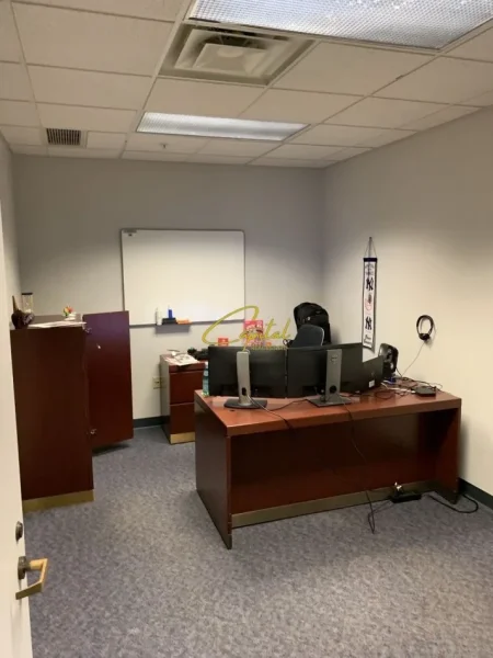 Tirane, jepet me qera dyqan Kati 0, 42 m² 400 € (LAPRAKE)