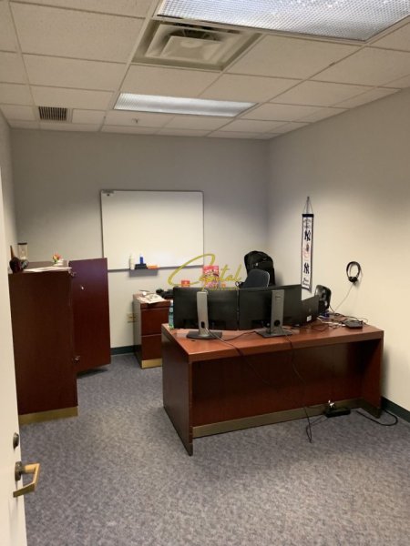 Tirane, jepet me qera dyqan Kati 0, 42 m² 400 € (LAPRAKE)