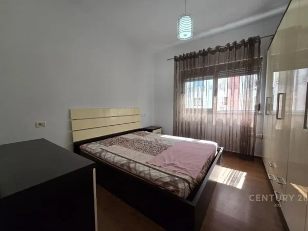 Tirane, jepet me qera apartament 2+1 Kati 3, 68 m² 450 € 