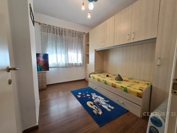Tirane, jepet me qera apartament 2+1 Kati 3, 68 m² 450 € 