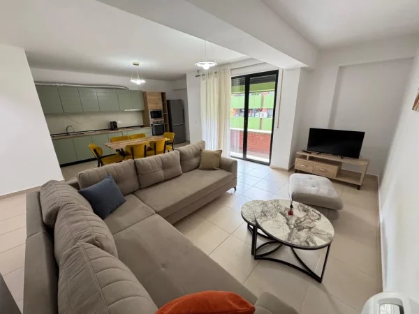 Tirane, jepet me qera apartament 3+1 Kati 4, 130 m² 800 € (Rezidenca kodra e diellit 1)