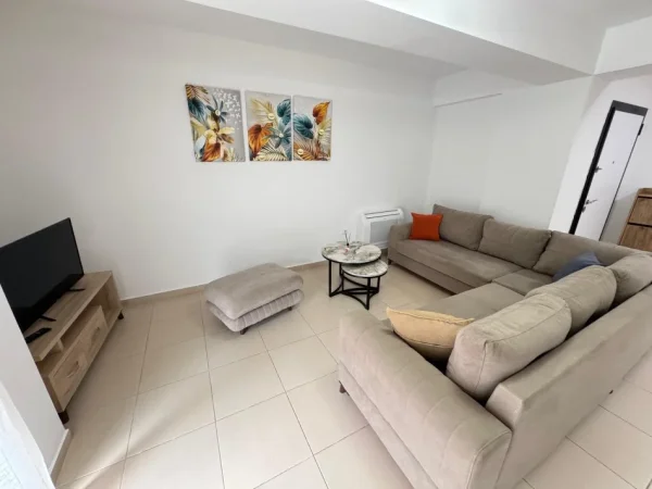 Tirane, jepet me qera apartament 3+1 Kati 4, 130 m² 800 € (Rezidenca kodra e diellit 1)
