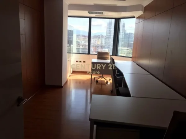 Tirane, jepet me qera ambjent biznesi Kati 12, 118 m² 2.000 € 