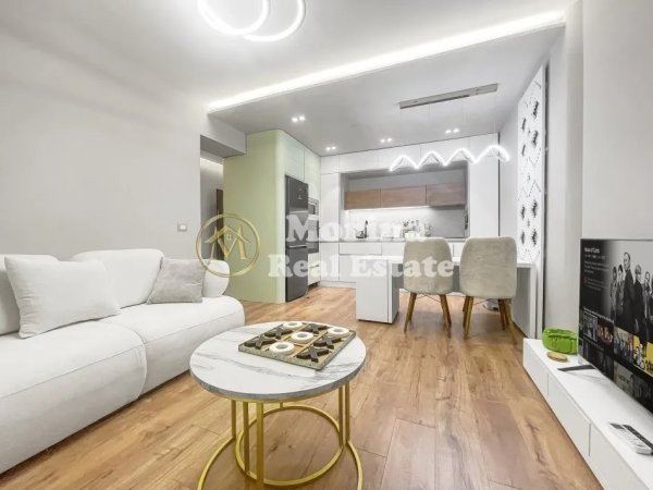Tirane, jepet me qera apartament 1+1+Ballkon Kati 2, 71 m² 1.100 € (Rruga Perlat Rexhepi, Blloku)